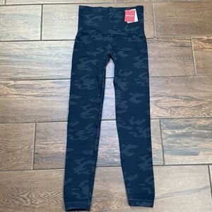 Spanx Women’s Size Medium Look at Me Now leggings Black Camo NWT